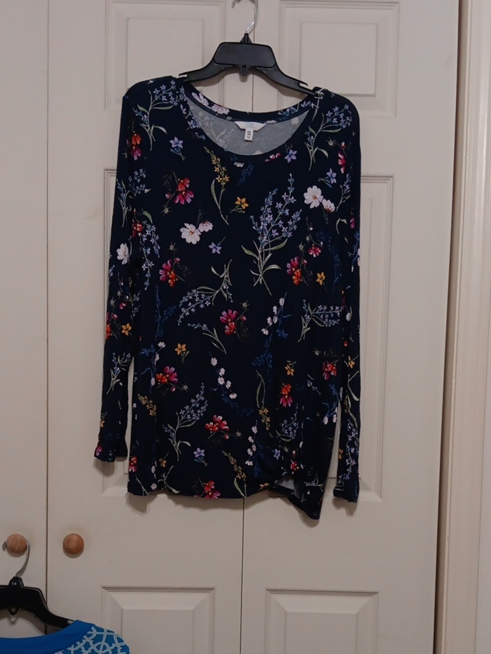 Time and Tru Navy Floral Long Sleeve Tee